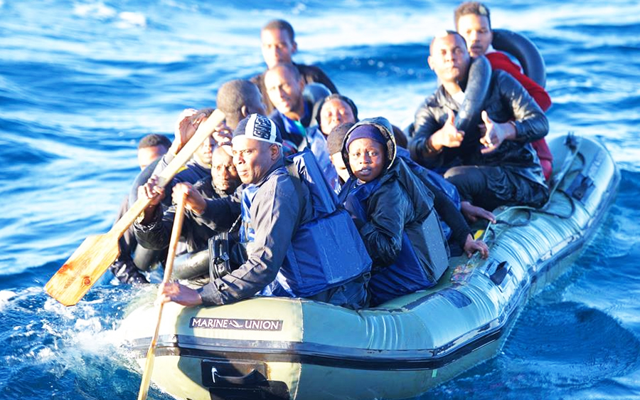 Interceptan una patera con doce inmigrantes en Bolonia